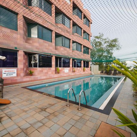 The South Park Hotel Thiruvananthapuram Exterior foto