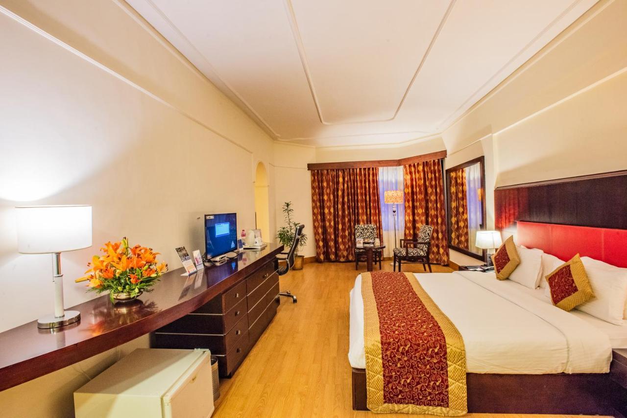 The South Park Hotel Thiruvananthapuram Exterior foto